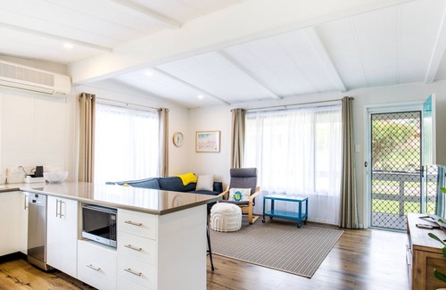 Culburra Beach House | The Relax Shack - Pet Friendly - 8 Mins Walk to Beach