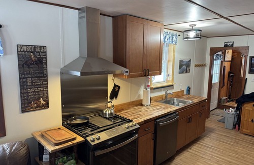 Glenfield Cabin | The Relaxation Paradise. Equine & Pet-FriendlynOttercreek E-Bikes Rental Avail.