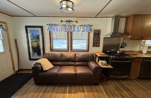 Glenfield Cabin | The Relaxation Paradise. Equine & Pet-FriendlynOttercreek E-Bikes Rental Avail.