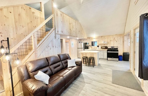 Burnham Cabin | The Retreat- A Relaxing Beachside Bungalow