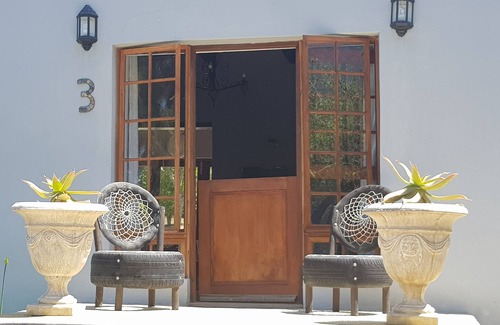 Swellendam House | The Retreat @ Weltevrede Str 3- for total stylish relaxation