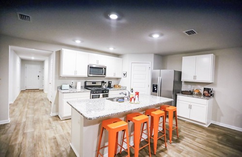 Daphne House | The Retro House- near Gulf Shore Beaches