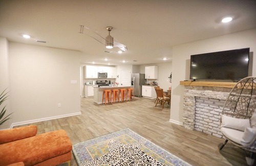 Daphne House | The Retro House- near Gulf Shore Beaches