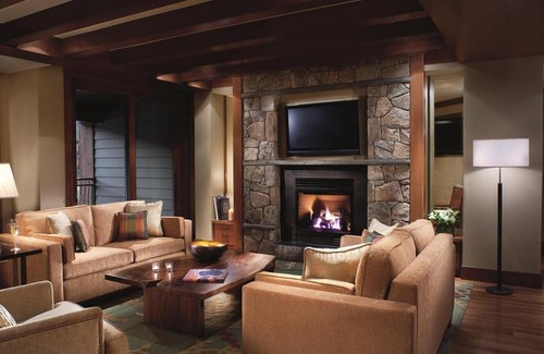 Truckee Hotel | The Ritz-Carlton Lake Tahoe