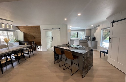 Grants Pass House | The River House with Views of the Famous Rogue River! No cleaning fees!