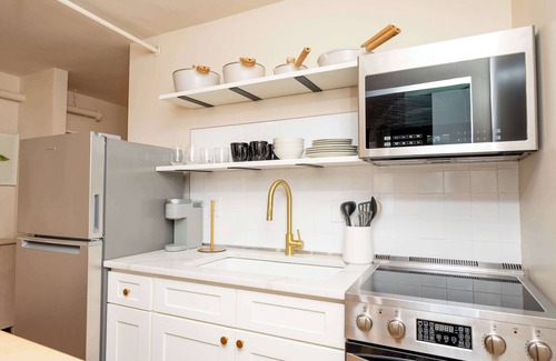 East Market District Apartment | The River Suite – Peaceful Zen Retreat in NULU