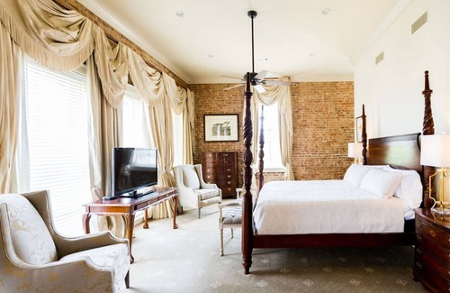 Natchez Hotel | The River Walk Inn - Room 806