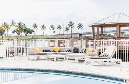Fort Myers Apartment | The Riverwalk Retreat Chic Downtown 2BR Condo