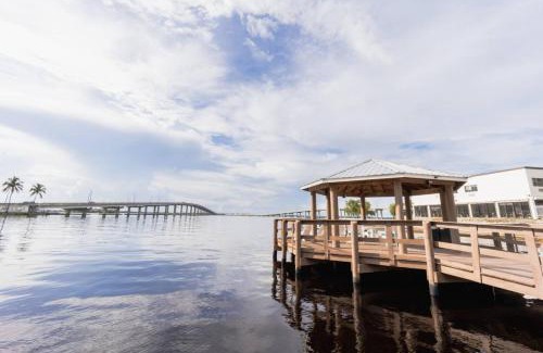 Fort Myers Apartment | The Riverwalk Retreat Chic Downtown 2BR Condo