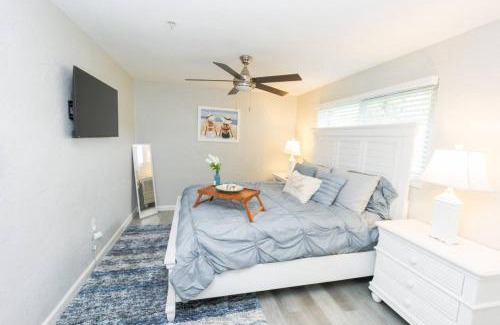Fort Myers Apartment | The Riverwalk Retreat Chic Downtown 2BR Condo