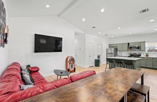 Denison House | The RockStar Retreat