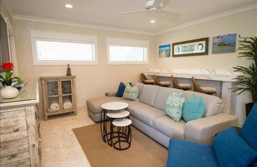 Anna Maria Resort | The Rod and Reel Resort Grand Suite 6