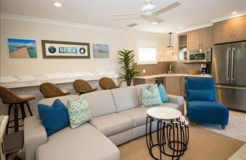 Anna Maria Resort | The Rod and Reel Resort Grand Suite 6