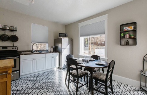 Hurricane Apartment | The Roost | Hot Tub | Pet Friendly