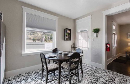 Hurricane Apartment | The Roost | Hot Tub | Pet Friendly