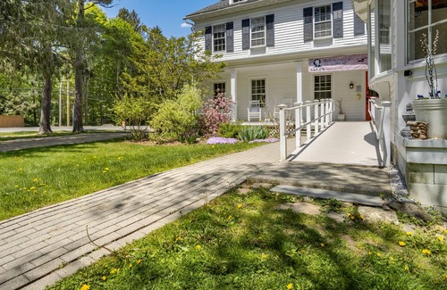 Egremont House | The Rose Room at Egremont Village Inn by AvantStay | Live Music & Bar