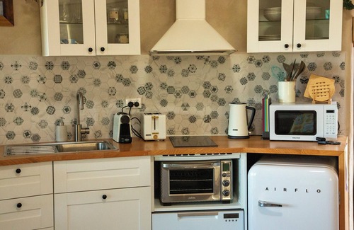 Cygnet House | The Roundhouses. Strawbale luxury accommodation on a small hobby farm.