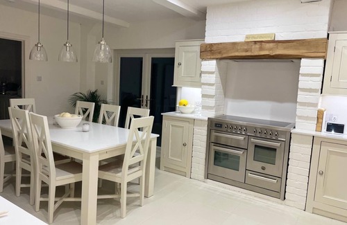 Southam House | The Rowan House Cotswolds Experience- 10 minuite walk to Cheltenham Race Course