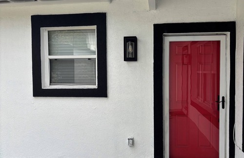 Jacksonville House | The Royal Retreat – Peaceful 3BR Getaway Just minutes from downtown Jacksonville