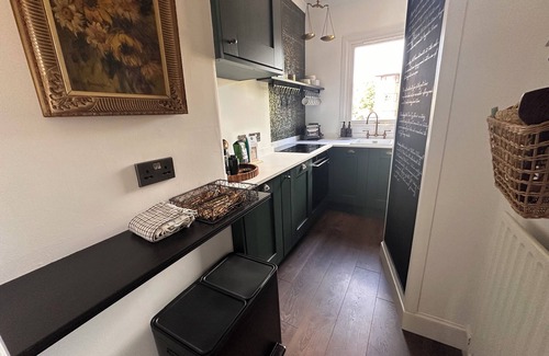 Dundee Apartment | The Royal Tay Apartment - Stained Glass and River Views