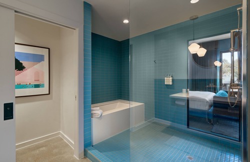 Round Rock Original Plat Hotel | The Ruby Hotel
