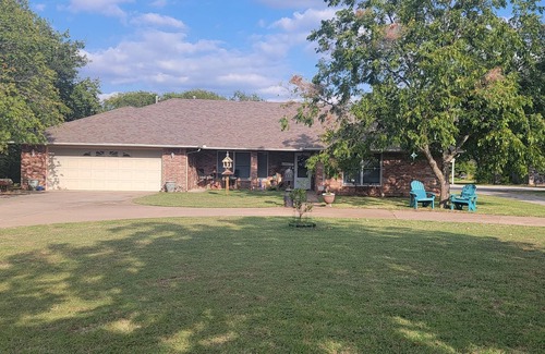 Stillwater House | The Russell House 3 Bed 2.5 Bath Home in Stillwater 1.5 miles to OSU
