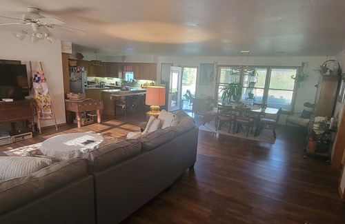 Stillwater House | The Russell House 3 Bed 2.5 Bath Home in Stillwater 1.5 miles to OSU