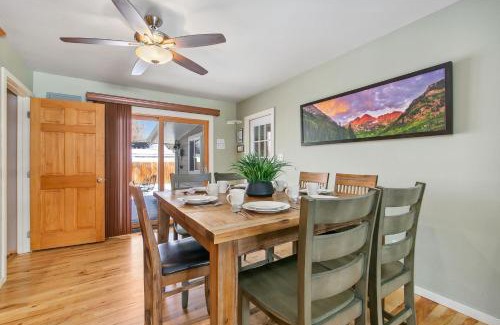Fort Collins House | The Rustic Retreat, Pet Friendly with Fenced Yard