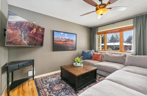 Fort Collins House | The Rustic Retreat, Pet Friendly with Fenced Yard