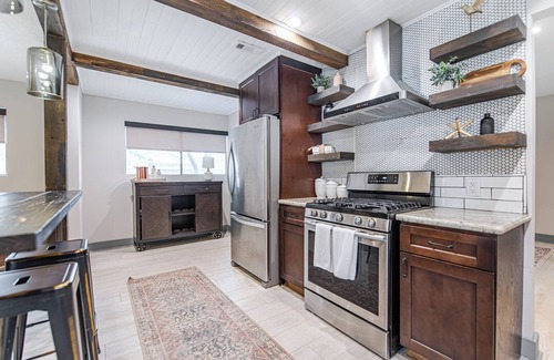 College Station House | The Rustic Retreat! With a game room & a great outdoor vibe!