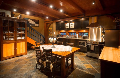 Regional District of Nanaimo House | The Rustic West Meets Oceanfront Estate