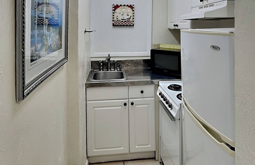 Daytona Beach Condo | The Salty Fountain | Beachfront Condo with Balconies, Resort Pool + Hot Tub