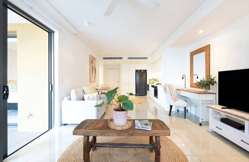 Darwin City Centre Apartment | The Salty Lagoon A Vibrant Retreat by the Water