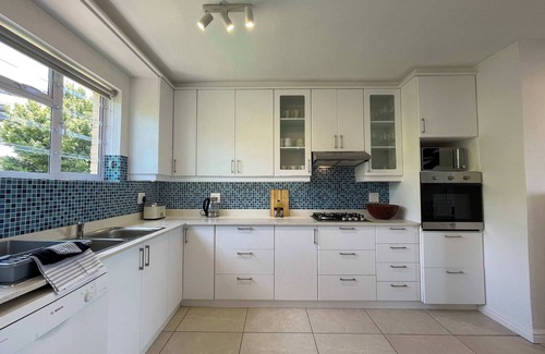 Plettenberg Bay Apartment | The Salty Whale - 3BD APT - Central, Sea Views