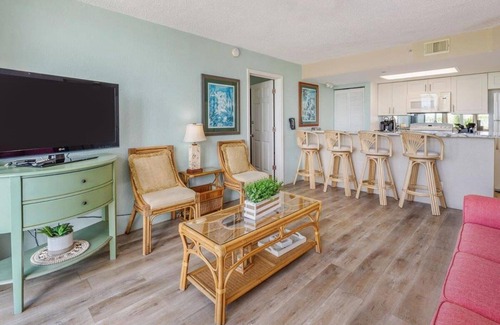 Key West Apartment | The Samana Cay | Tropical, Airy Retreat w/Private Balcony & Pool!