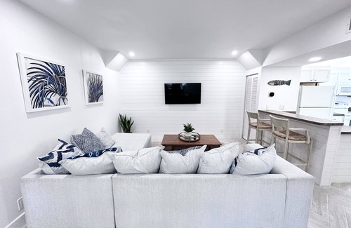 Bella Vista Condo | The Sand Castle - WALK TO BEACH!