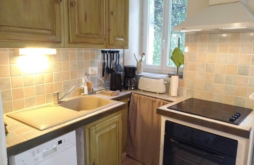 Saint-Jean-de-Valeriscle Apartment | The Sand Rose - 5 people