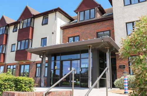 Littlehampton Cottage | THE SANDBAR SUITE AT MARINE COURT, family friendly in Littlehampton