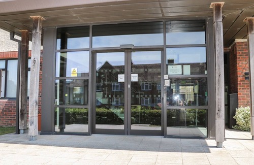 Littlehampton Cottage | THE SANDBAR SUITE AT MARINE COURT, family friendly in Littlehampton