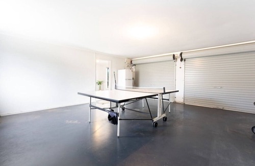 Goolwa Beach House | The Sandpiper- Fire place, Pet and Family Friendly