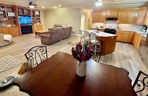 Lakeland House | The Schexy Shack | Simple & Spacious Camp at FR