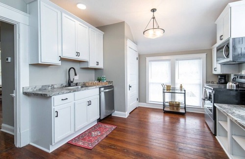 Richmond Apartment | The Scholars Apartment is a freshly renovated 2bedroom 1bath downtown Richmond apartment