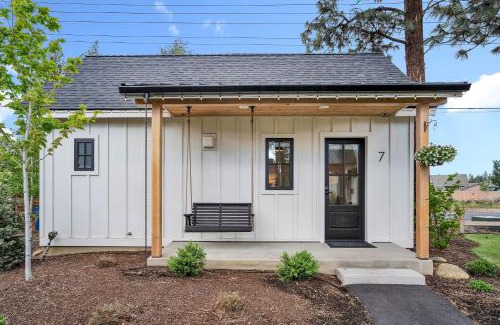 Sisters Hotel | The Scout Boutique Cottages