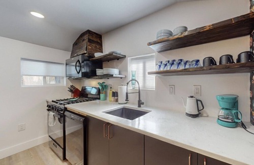 Albuquerque House | The Sea Belle by the Rio Grande | Private Spa & Steam