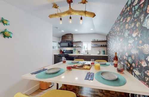 Albuquerque House | The Sea Belle by the Rio Grande | Private Spa & Steam