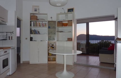 Saint-Mandrier-sur-Mer Apartment | The sea without a car! 2 e-bikes for rent, sublime view, 40m2