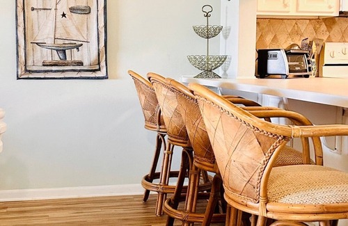 Ocean Cay Apartment | The Seahorse, 2bed beach paradise, swimming pool!