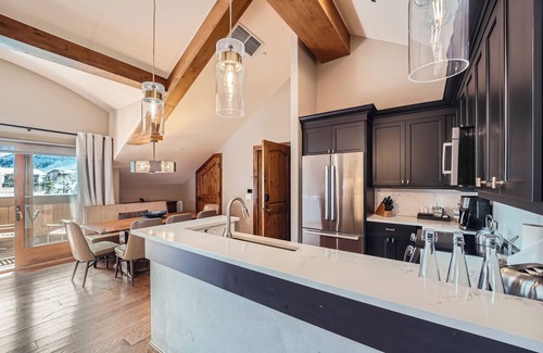 Vail Hotel | The Sebastian, 16 Vail Rd, Vail Village Krs, Hot Tub, Pool, Concierge, Base Camp Ski Storage