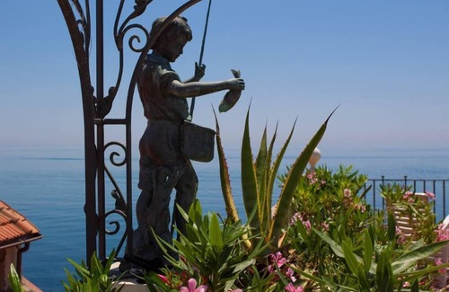 Santa Marinella House | The Secret Garden