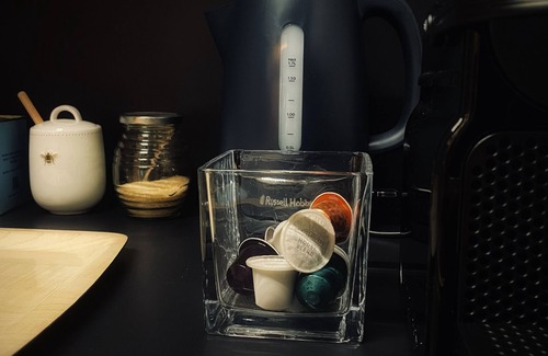 Rome Glen Cottage | The Secret Room. A tranquil private ensuite room with a separate entrance.